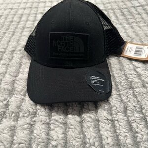 NWT The North Face Black Trucker Cap